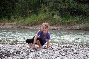 Spielen im kalten Wasser